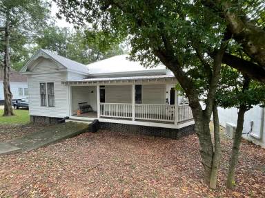 Main picture of 605 Fruitland Ave