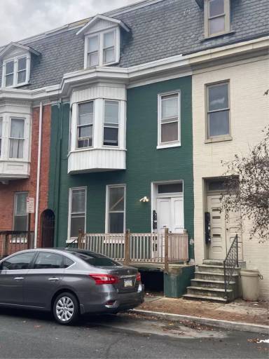 Main picture of 152 S Pine St