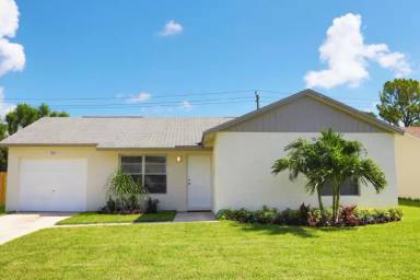 Main picture of 135 Village Cir