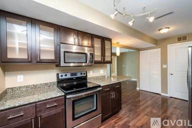 Main picture of 1000 Oakcrest St