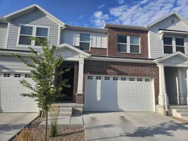 Main picture of 983 W Coral Charm Way