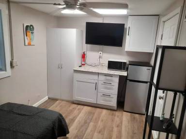 Main picture of 501 Hutchison St