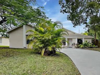Main picture of 1019 Churchill Cir N