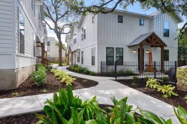 Main picture of 204 Melrose Pl