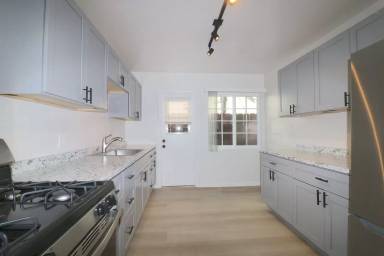 Main picture of 4458 Oregon St