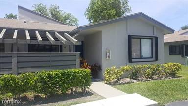 Main picture of 453 Lakeview Dr