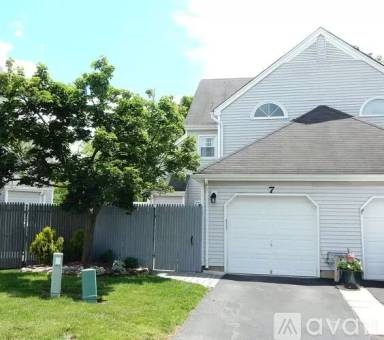 Main picture of 7 Robinson Ct