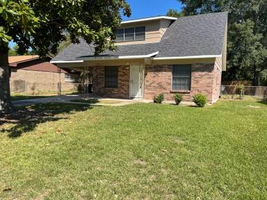 Main picture of 530 Lynbrook Blvd