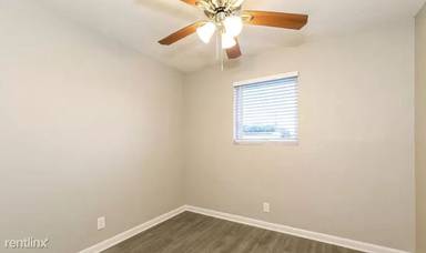 Main picture of 3649 SW 16th St
