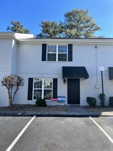 Main picture of 1100 Maple Tree Ln