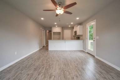 Main picture of 134 S Woodsprings Dr
