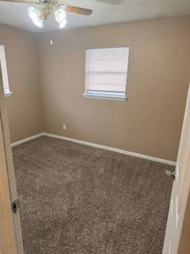 Main picture of 3012 NE Pioneer Blvd