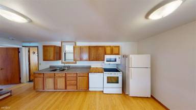 Main picture of 208 1st St NE