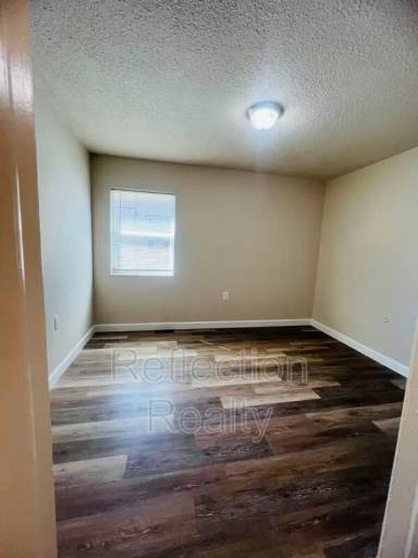 Main picture of 404 Sunny Ln