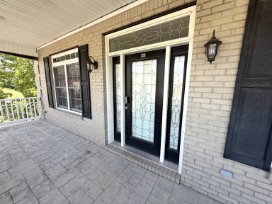 Main picture of 98 Melrose Dr