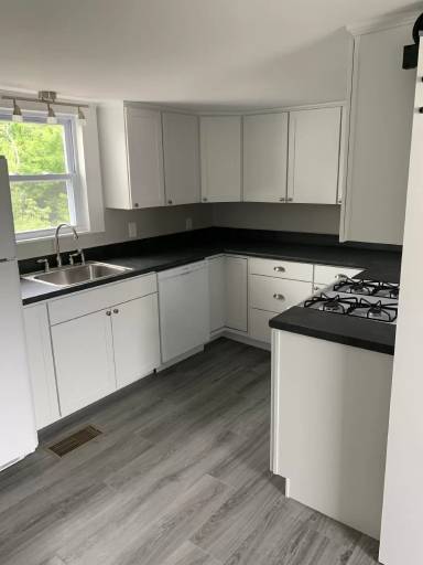 Main picture of 1 Garland Rd