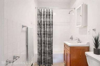 Main picture of 694 Metropolitan Ave