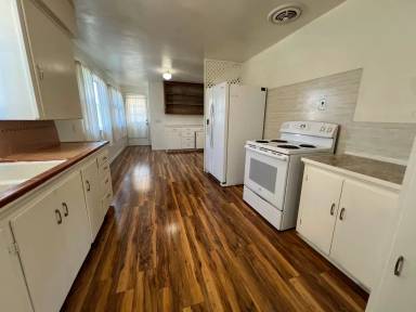 Main picture of 1718 Burwell St