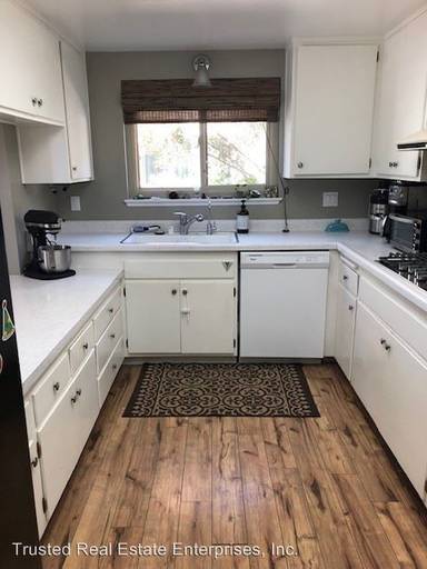 Main picture of 5438 Woodbury St