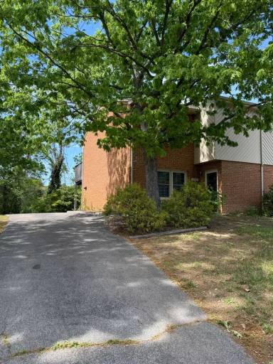 Main picture of 5290 Century Dr