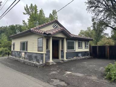Main picture of 1989 Smith Flat Rd
