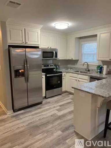 Main picture of 1650 Holiday Pl