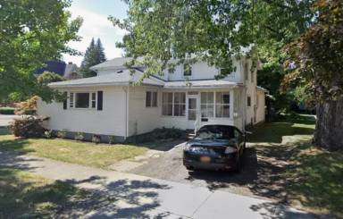 Main picture of 39 Temple St