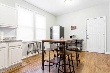 Main picture of 625 Broadway