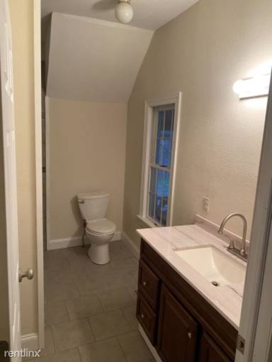 Main picture of 212 Lake St