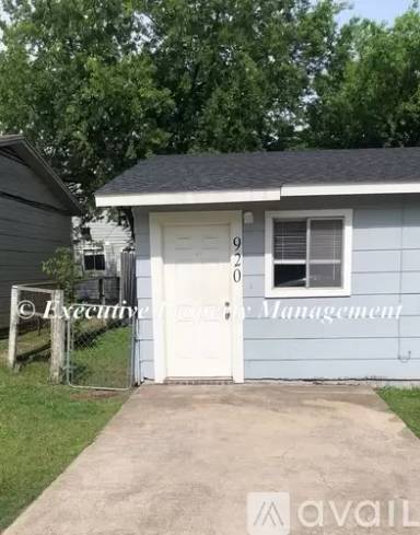 Main picture of 920 J R Ct