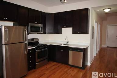Main picture of 2540 W Augusta Blvd