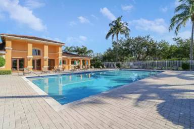 Main picture of 181 SW Palm Dr