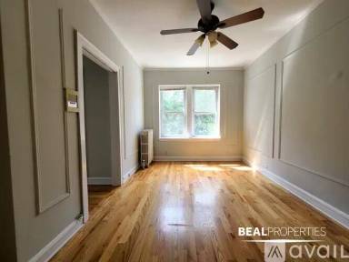 Main picture of 2827 N Burling Apartments