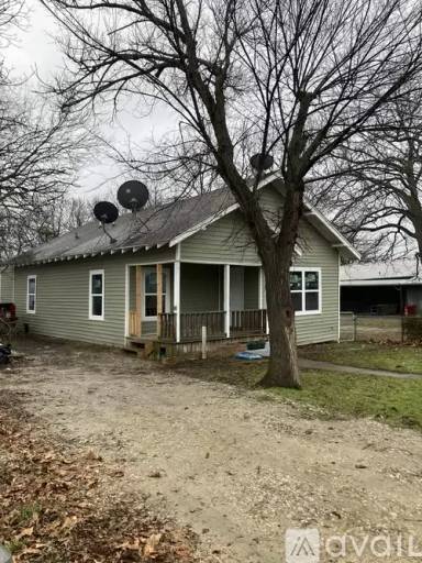 Main picture of 710 E Lamar St