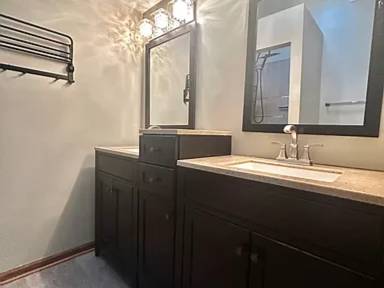 Main picture of 1317 N 159th St