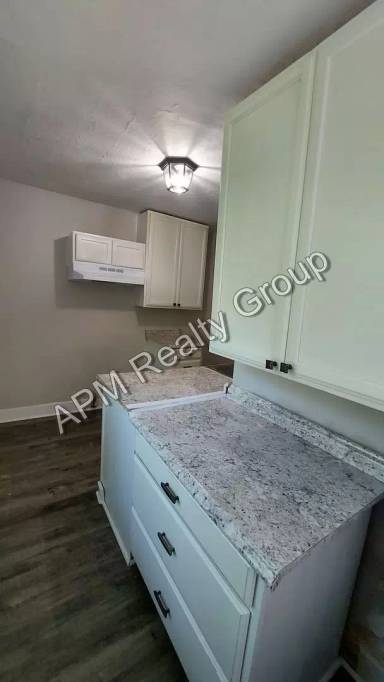 Main picture of 1221 King St