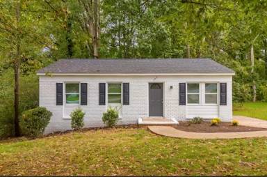 Main picture of 303 Martin Cir