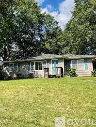 Main picture of 17 Elm Cir