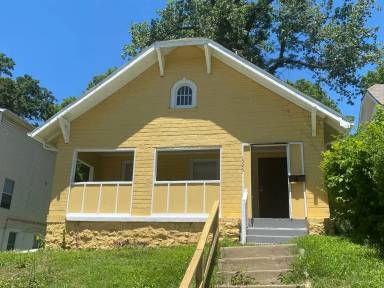 Main picture of 1526 E 50th St