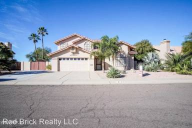 Main picture of 2135 N Lake Shore Dr