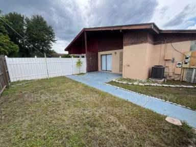 Main picture of 4142 Flying Fortress Ave