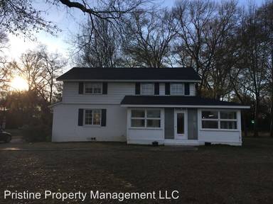 Main picture of 211 S Club Dr