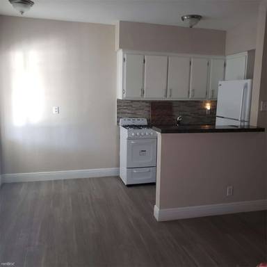 Main picture of 3212 SE 7th St