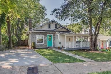 Main picture of 724 Hart Ave