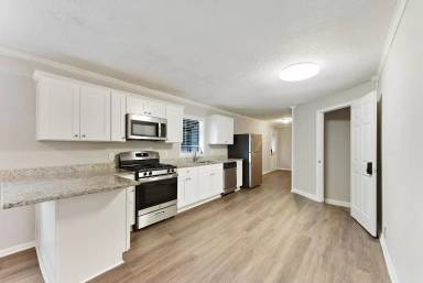 Main picture of 6323 Caroline Ct