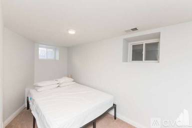 Main picture of 2341 W Montana St
