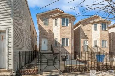Main picture of 4506 S Laflin St