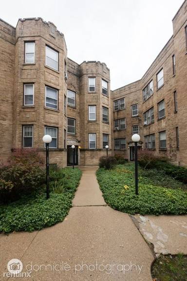 Main picture of 901 W Altgeld St