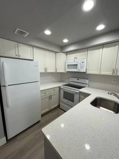 Main picture of 752 Executive Center Dr