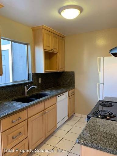 Main picture of 901 Veterans Dr